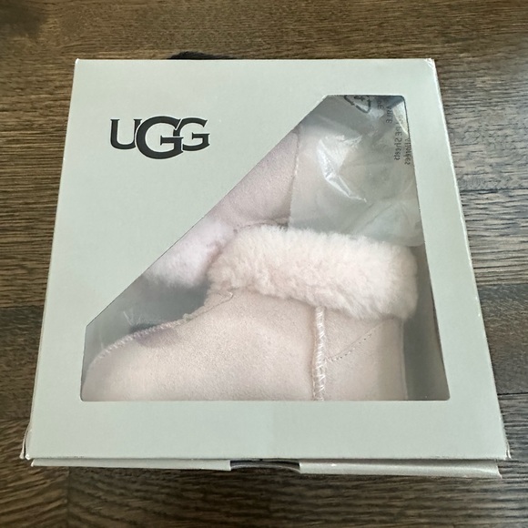 NEW 💫 UGG Baby Gojee Seashell Pink Suede Infant Boots Size 4-5 - Picture 4 of 5